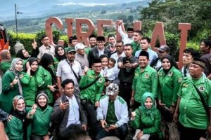 Keluarga Besar PPP bersama Menparekraf RI, Sandiaga Uno berfoto bersama usai kegiatan ngawangkong.